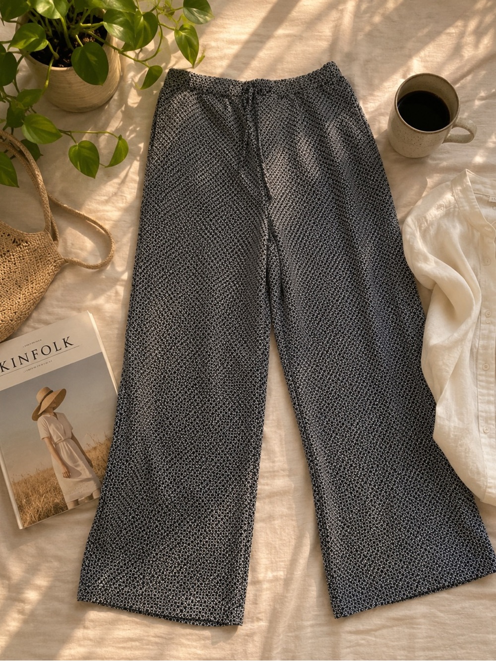 St. John's Bay Navy and White Geometric Knit Leggings